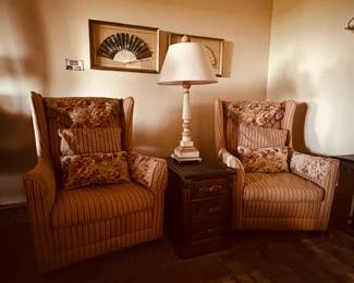2 Side Lounge Chairs