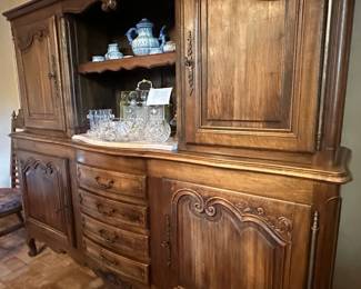 Lovely Dining Room Table, Buffet and China Cabinet.