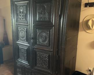 Beautiful Italian Cabinet.
