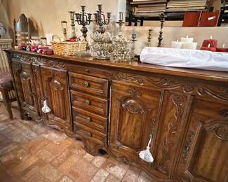 Lovely Dining Room Table, Buffet and China Cabinet.