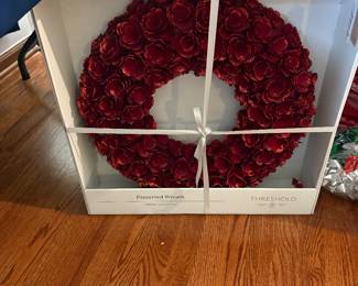 Beautiful Wreath - never been out of box