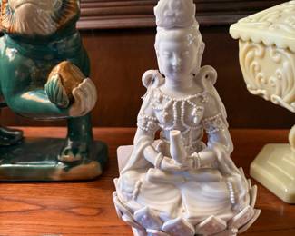This porcelain statue depict the Bodhisattve Guanyin seated on lotus throne