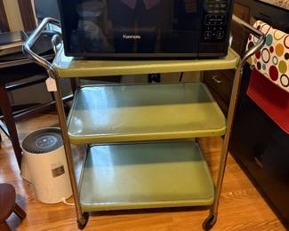 Wonderful vintage Kitchen cart. Lift with handles and you have a tray. Kenmore microwave