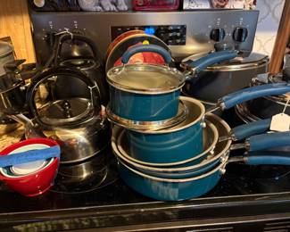 Rachel Ray Blue ware, stacking bowls are measuring bowls...how great is that