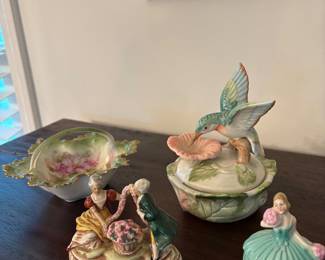 FF Humming Bird, Girl with bouquet trinket box