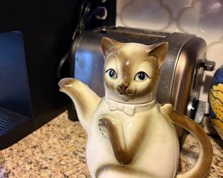 Vintaage Kasuga Ware Siamese Cat teapot