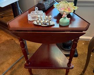 Tri drop Leaf Table with shelf