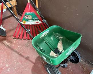 Scotts Tur Spreader, Rake