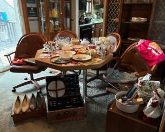 Table & Chairs