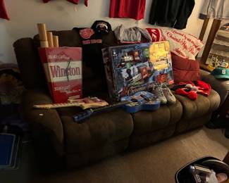 Winston Advertising Wall Clock, Kid Guitars