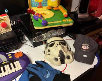 Star Wars Memorabilia, Detroit Lions Hat & Gloves