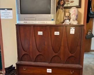 Broyhill Brasilia Dresser