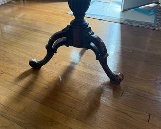 Pie Crust Table on single leg
