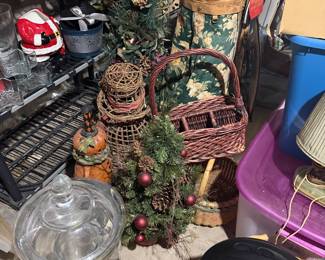 Lots of decorative items