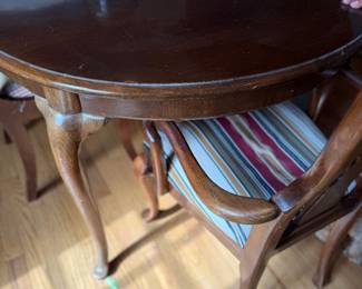 Dinning room table with Queen Anne Legs
