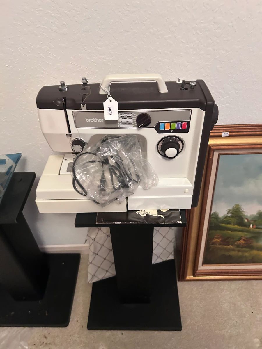 Wildflower Lane Estate Sales presents a Sugar Land estate sale featuring quality home décor and furnishings.
