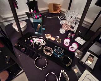 Wildflower Lane Estate Sales, serving Sugar Land and First Colony, offers one-of-a-kind treasures and collectibles.