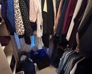 Wildflower Lane Estate Sales, Sugar Land's Estate Sale Experts, offers new-with-tags apparel and boutique fashions.