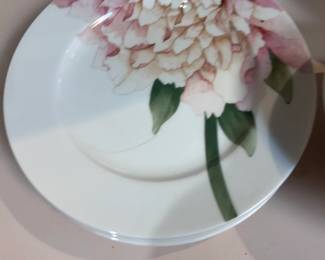 Wildflower Lane Estate Sales, trusted by Sugar Land families, presents home décor ready for your space.