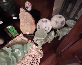 Wildflower Lane Estate Sales, helping Sugar Land homeowners transition with care, showcases decorative accessories and home accents.