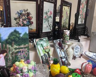 Wildflower Lane Estate Sales, Sugar Land's Estate Sale Experts, presents collectible decorative artwork.