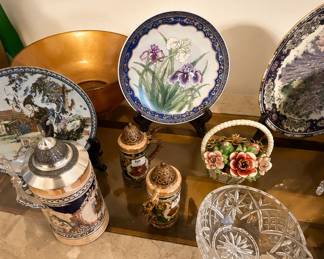 Wildflower Lane Estate Sales, serving Sugar Land and First Colony, offers brooches, pins, and vintage accessories.