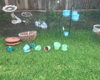 Wildflower Lane Estate Sales, trusted by Sugar Land families, offers garden décor.
