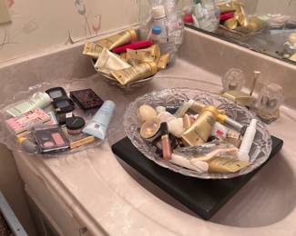 Wildflower Lane Estate Sales, Sugar Land's Estate Sale Experts, offers collectible crystal and decorative glass.