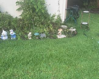 Wildflower Lane Estate Sales, helping Sugar Land homeowners transition with care, showcases themed decorative pieces.