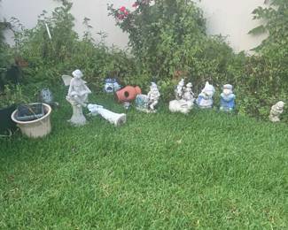 Wildflower Lane Estate Sales, your local estate sale experts, features decorative artwork for every room.
