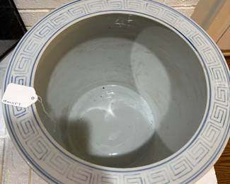 R27 - $40. Vintage 14" Chinoiserie Porcelain Planter in Excellent Condition!. 14" wide x 11.5" tall.