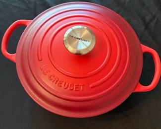 R55 - $75. Le Creuset 4.5 qt. #24. Good condition - see photos.