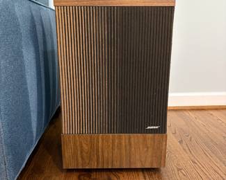 R9 - $100. Vintage Bose 501 Series Speaker. Walnut grain veneer. No wires/cords included.