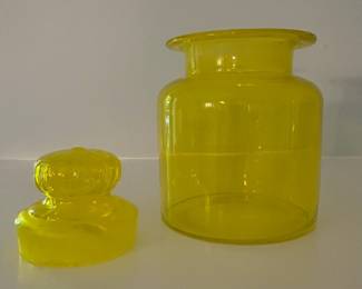 R8 - $40. Vintage Takahashi Apothecary Jar with daisy lid. Citron Yellow. Measures 6" tall to top of lid.