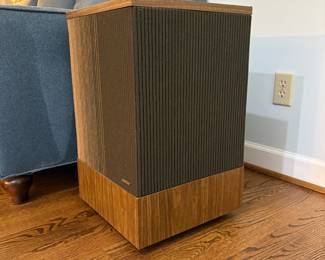 R9 - $100. Vintage Bose 501 Series Speaker. Walnut grain veneer. No wires/cords included.