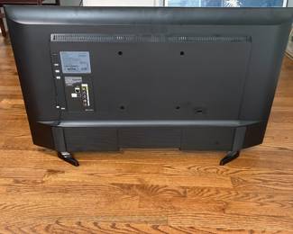 R31 - $60. Samsung 40" TV. Model #UN40N5200F. August 2020 Manufacture. Full HD Smart TV