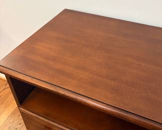 R19 - $40. Ethan Allen Media Stand. Measures 28" x 17" x 28". Very good condition.