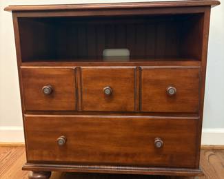 R19 - $40. Ethan Allen Media Stand. Measures 28" x 17" x 28". Very good condition.