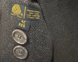 R64 - $20. London Fog Overcoat 100% Wool. 42 Regular.