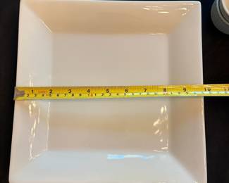 R60 - $25. Crate & Barrel. Set of 6 square plates. 9.75" square.