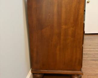 R19 - $40. Ethan Allen Media Stand. Measures 28" x 17" x 28". Very good condition.