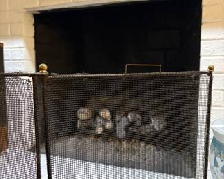 R42 - $25. 48" Mesh Tri-Fold Fire Place Screen. Good condition.
