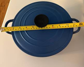 R59 - $30. Le Creuset E #24 Cast Iron Pot. Inside is damaged - see photos