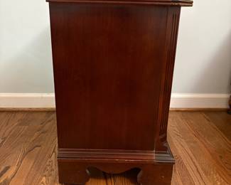 R17 - $80. Pair of Nightstands. Measures 26" x 16" x 26" tall. Some signs of gentle use but drawers slide as they should.