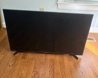 R31 - $60. Samsung 40" TV. Model #UN40N5200F. August 2020 Manufacture. Full HD Smart TV