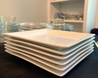 R60 - $25. Crate & Barrel. Set of 6 square plates. 9.75" square.