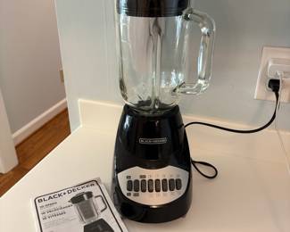 R52 - $10. Black & Decker Blender.