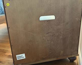 R19 - $40. Ethan Allen Media Stand. Measures 28" x 17" x 28". Very good condition.