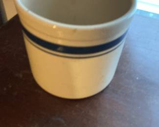 Robinson Ransbottom Pottery Co. (RRP Co.) Roseville, Ohio 2 Qt. "FP" Crock