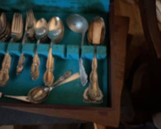 Wm. Rogers Mfg. Co. "Exquisite" Silverplate Flatware Set